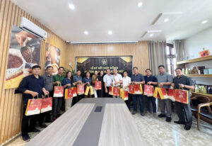 Read more about the article VIVA GROUP HÂN HẠNH ĐÓN TIẾP ĐOÀN LÃNH ĐẠO TỈNH HỦA PHĂN – LÀO